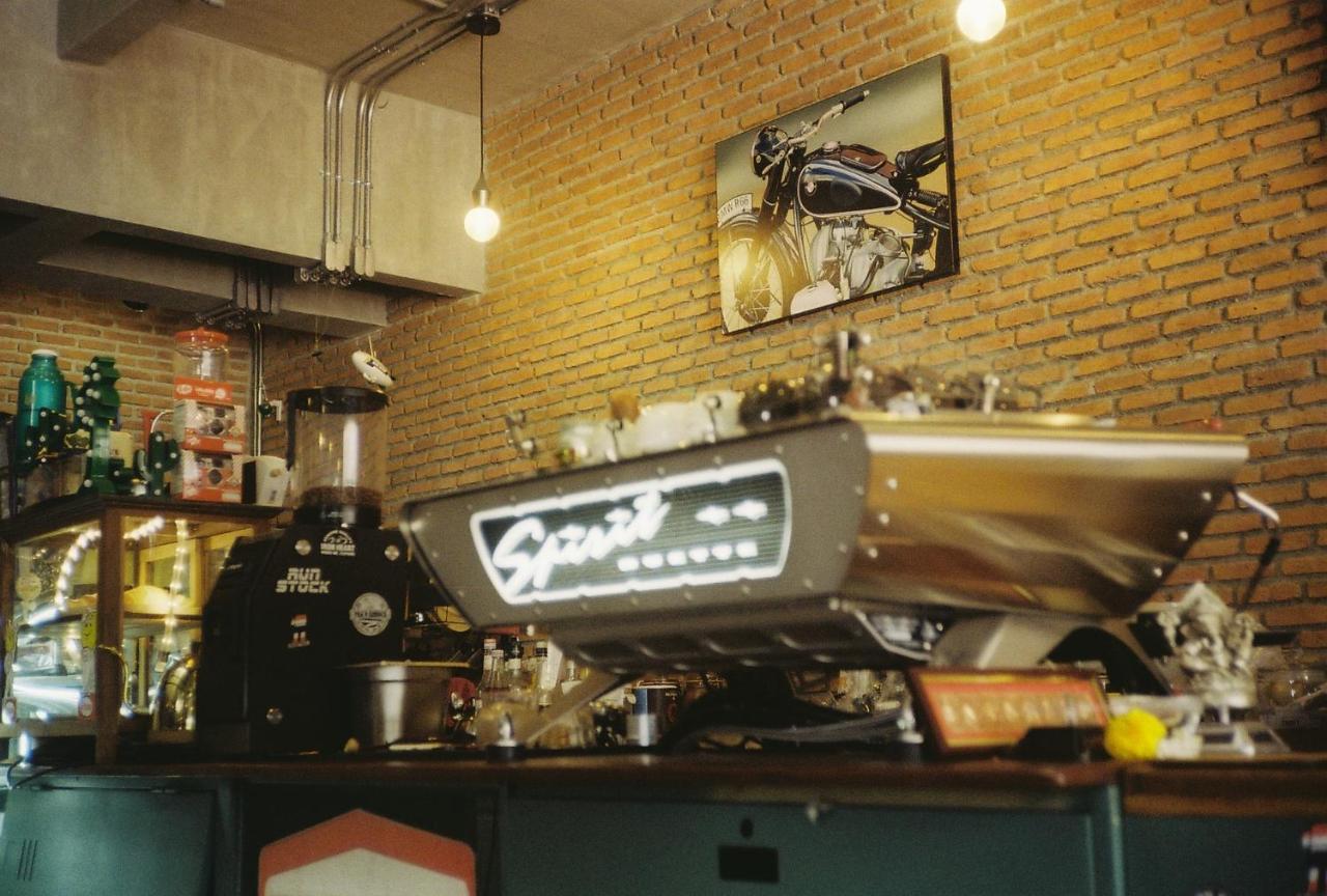 Labkoff Cafe And Hostel Kanchanaburi Ngoại thất bức ảnh