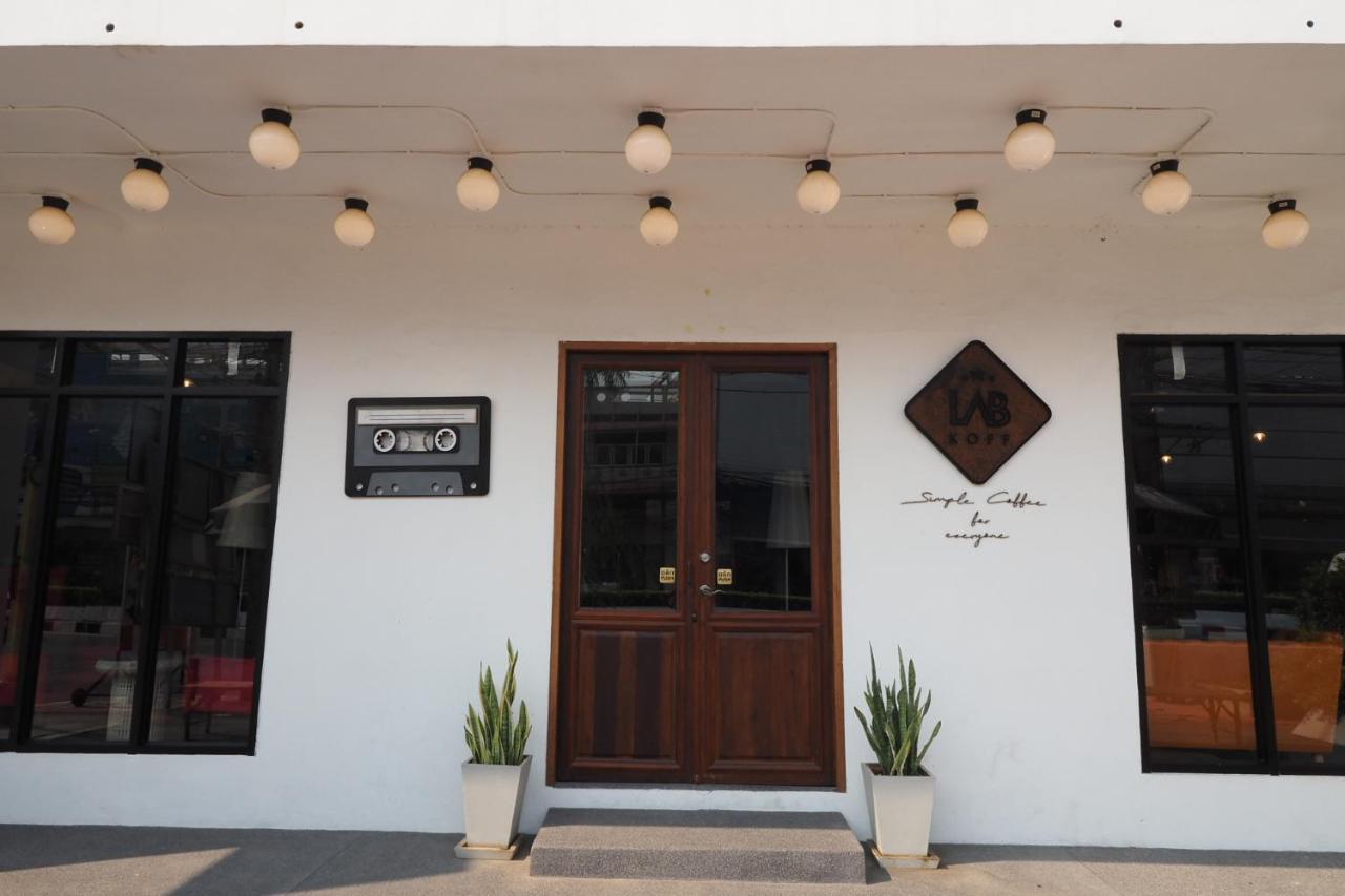 Labkoff Cafe And Hostel Kanchanaburi Ngoại thất bức ảnh