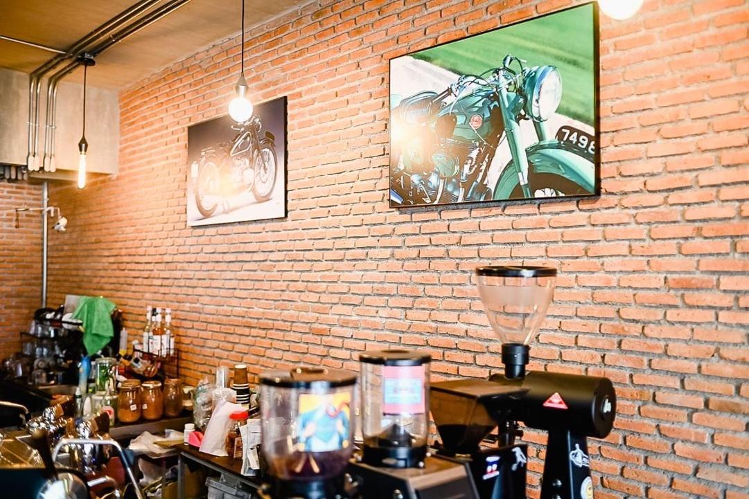 Labkoff Cafe And Hostel Kanchanaburi Ngoại thất bức ảnh