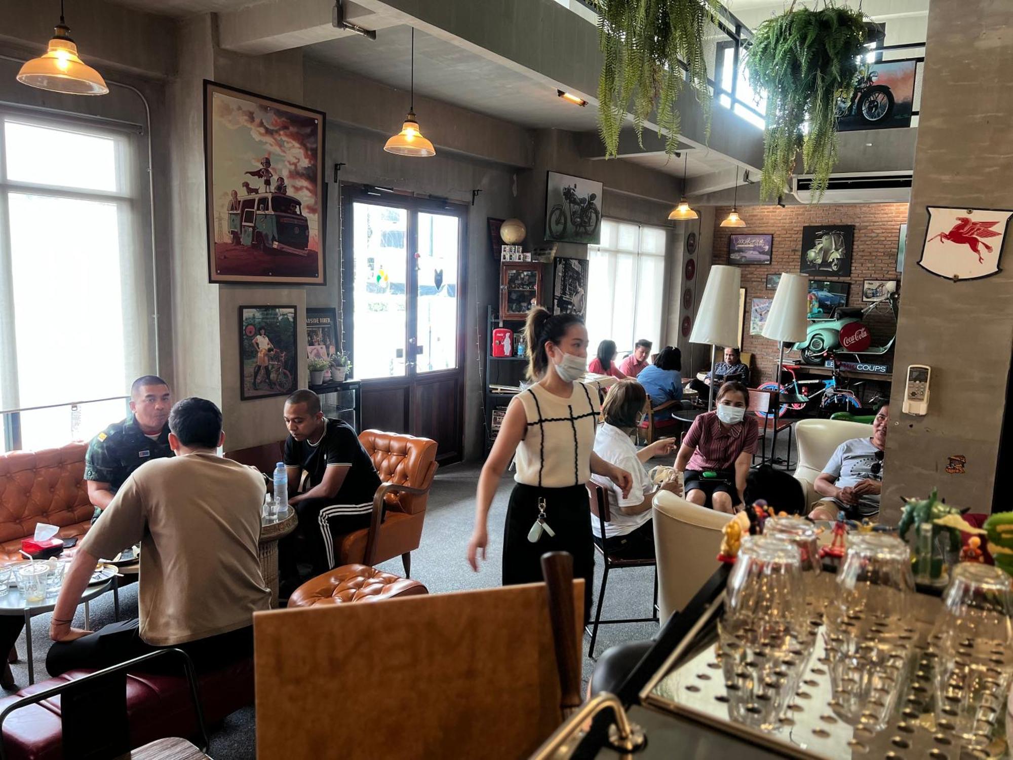 Labkoff Cafe And Hostel Kanchanaburi Ngoại thất bức ảnh